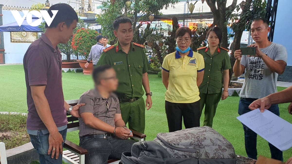 Bắt quả tang người xưng là phóng viên nhận tiền của doanh nghiệp